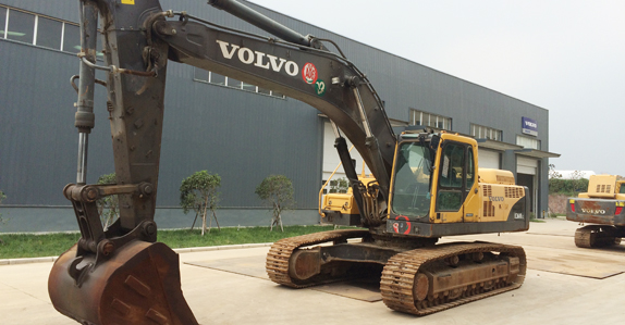 Volvo E360BLC excavator selling at Ritchie Bros. heavy equipment auction in Zhengzhou, China.